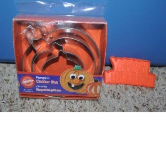 Halloween Pumpkin Cookie Cutters Happy Halloween & 5 Pc Wilton Metal Plastic - Picture 1 of 3